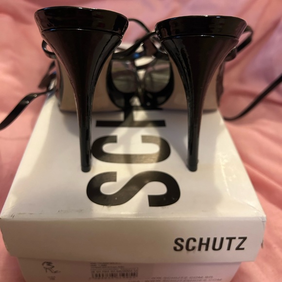 SCHUTZ Cloe Vinyl Sandal - Picture 5 of 10